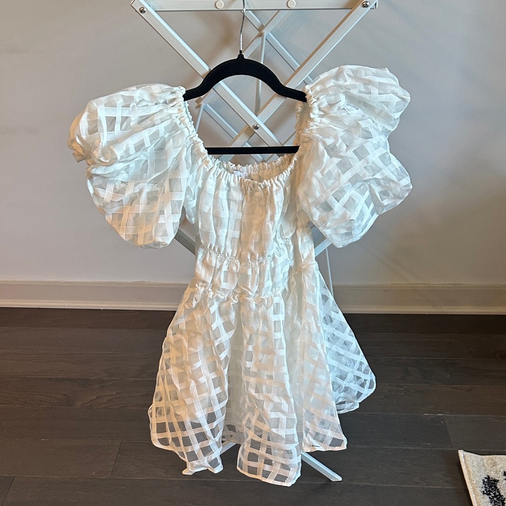 Elegant White Puff Sleeve Dress